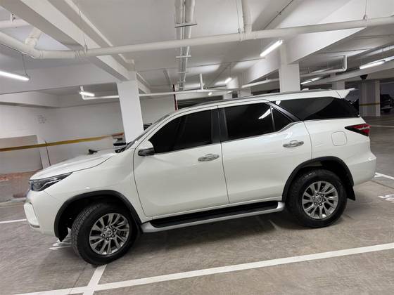 TOYOTA HILUX SW4 2.8 D-4D TURBO DIESEL SRX 7L 4X4 AUTOMÁTICO
